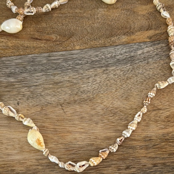 Natural Shell Beaded Necklace - Picture 2 of 3